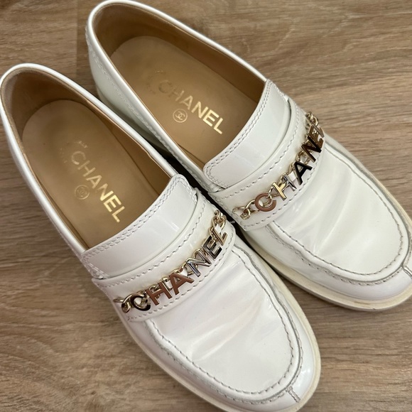 Chanel Bonnie and Clyde White Patent Loafers - Picture 2 of 7